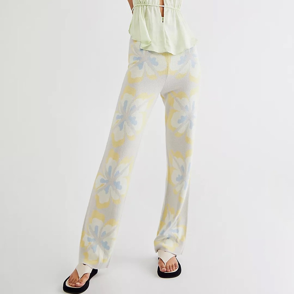 House of Sunny Hibiscus Aarons Pants (Size 6)